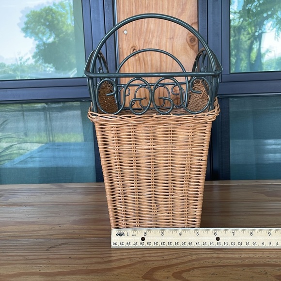 Vintage Wicker And Metal Magazine Rack - Picture 8 of 10